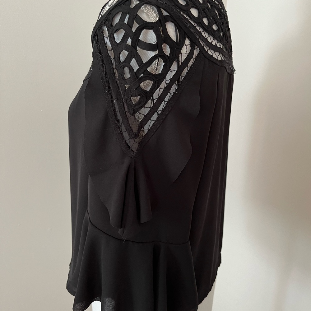 Divided Blouse - Picture 2 of 7